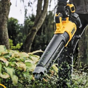 DEWALT Leaf Blowers for Efficient Yard Cleanup